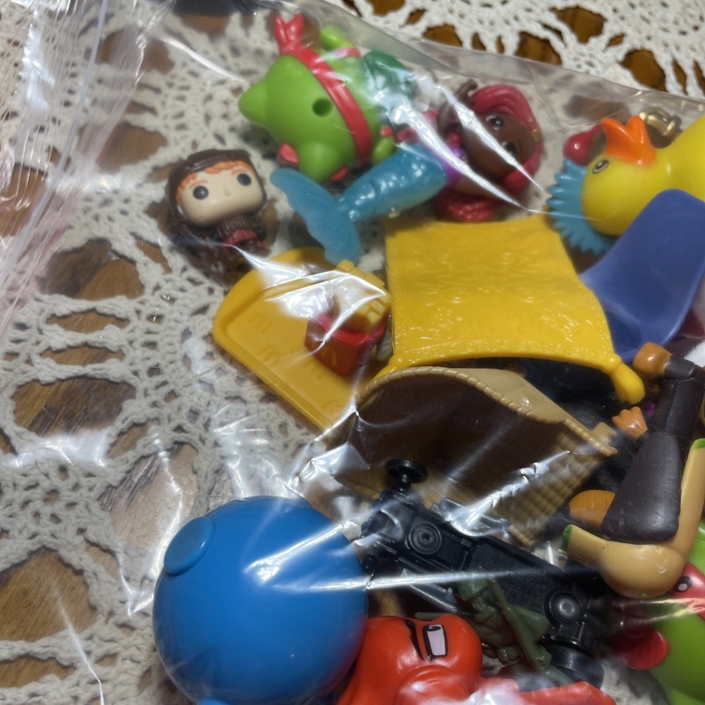 Large Random Toy Lot 30 +- ALittle Bit of Everything and More 082302 - Picture 5 of 9